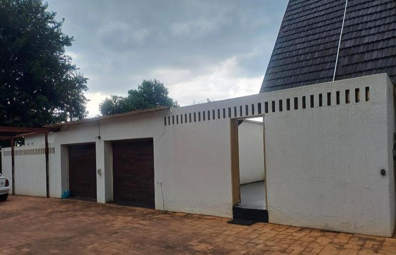 7 Bedroom Property for Sale in Clayville East Gauteng