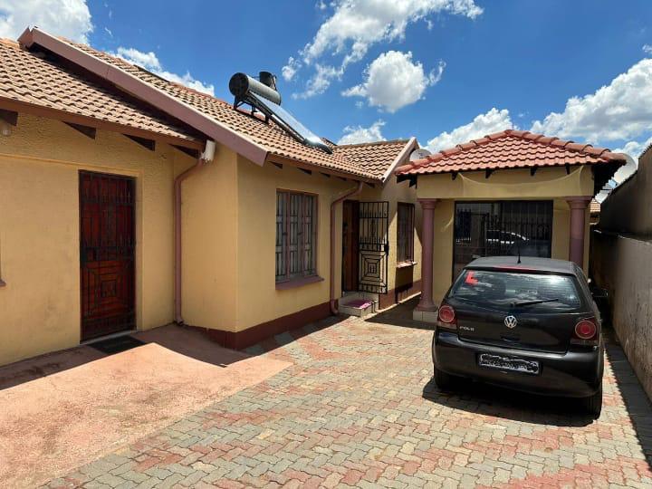 8 Bedroom Property for Sale in Tembisa Gauteng