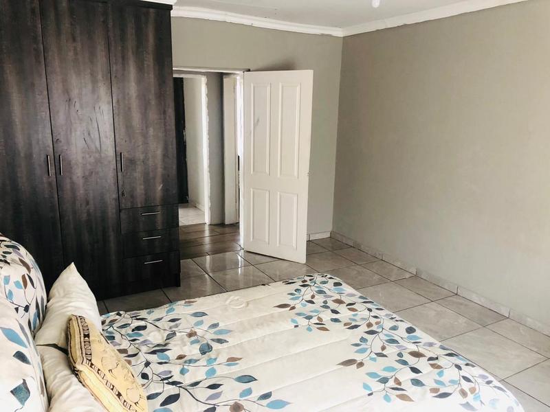 6 Bedroom Property for Sale in Wildtuinpark Gauteng
