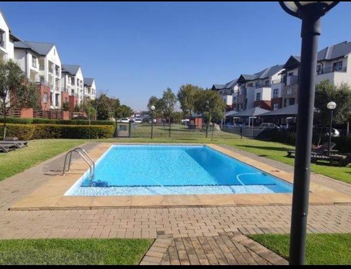 2 Bedroom Property for Sale in Greenstone Crest Gauteng