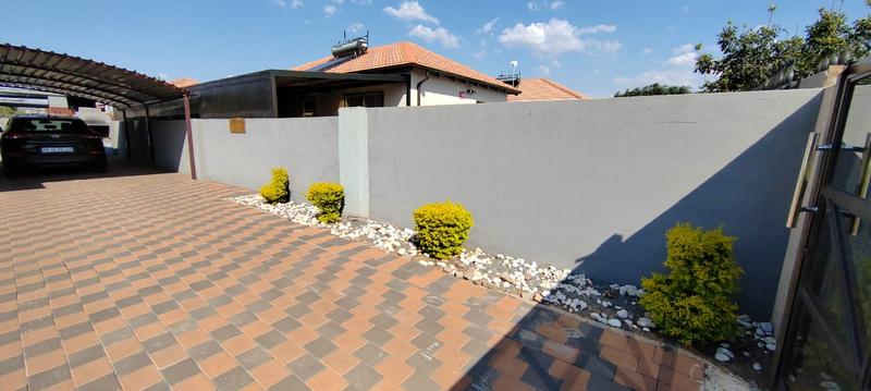 2 Bedroom Property for Sale in Kirkney Gauteng