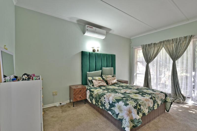 3 Bedroom Property for Sale in Mondeor Gauteng