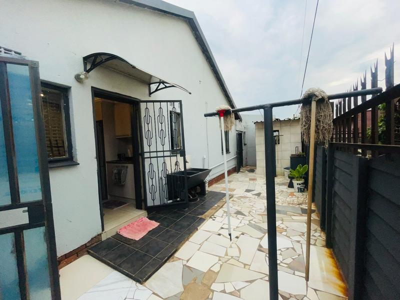 2 Bedroom Property for Sale in Kwa Thema Gauteng