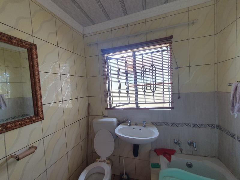 5 Bedroom Property for Sale in Birch Acres Gauteng