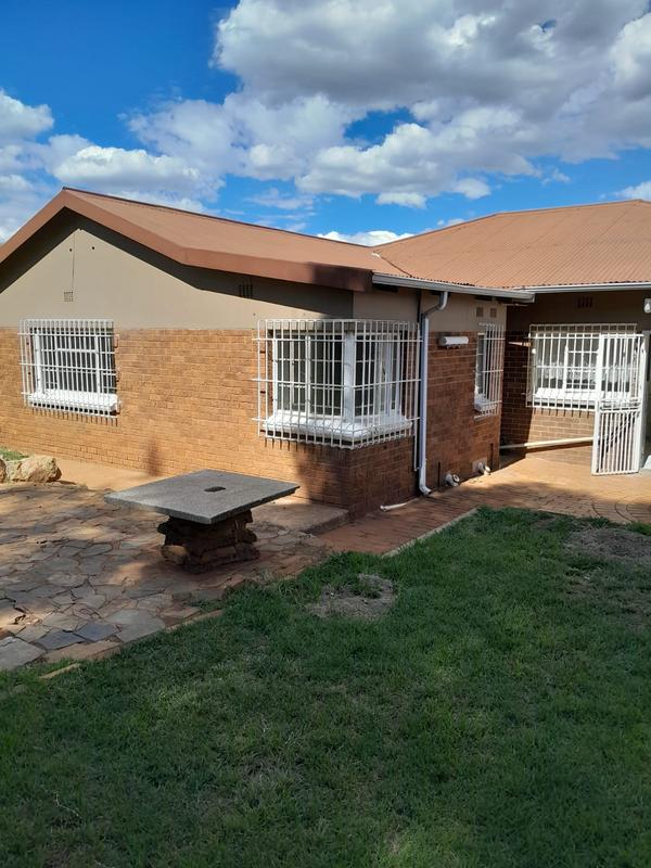 To Let 4 Bedroom Property for Rent in Homestead Gauteng