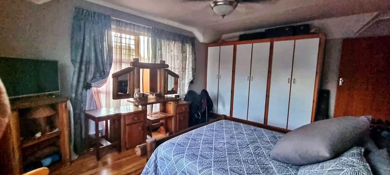 5 Bedroom Property for Sale in Faerie Glen Gauteng