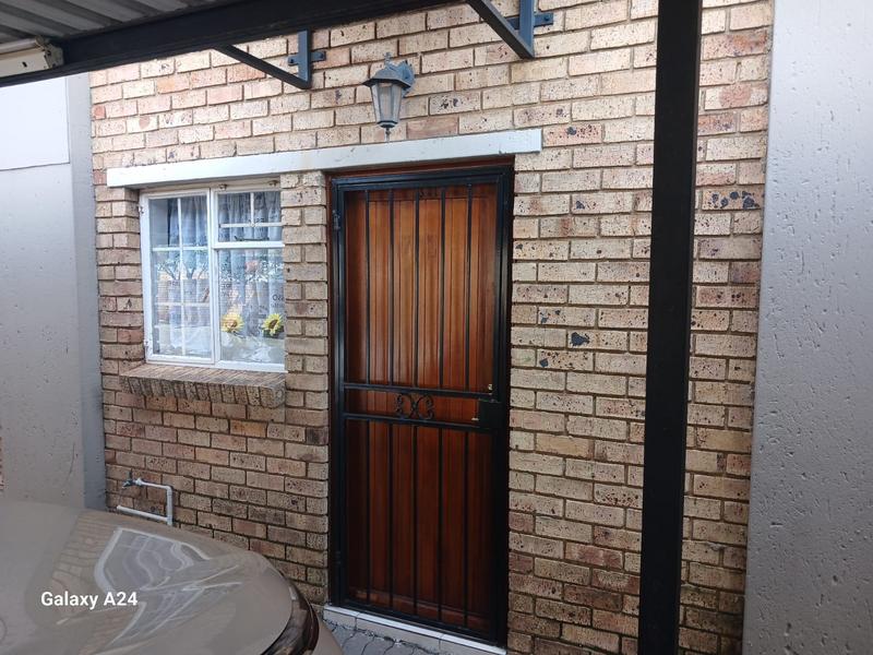 To Let 2 Bedroom Property for Rent in Primrose Hill Gauteng