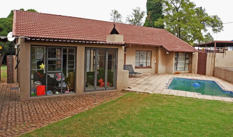4 Bedroom Property for Sale in Weltevreden Park Gauteng