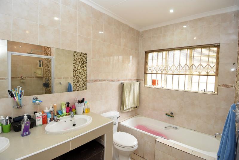 4 Bedroom Property for Sale in Weltevreden Park Gauteng