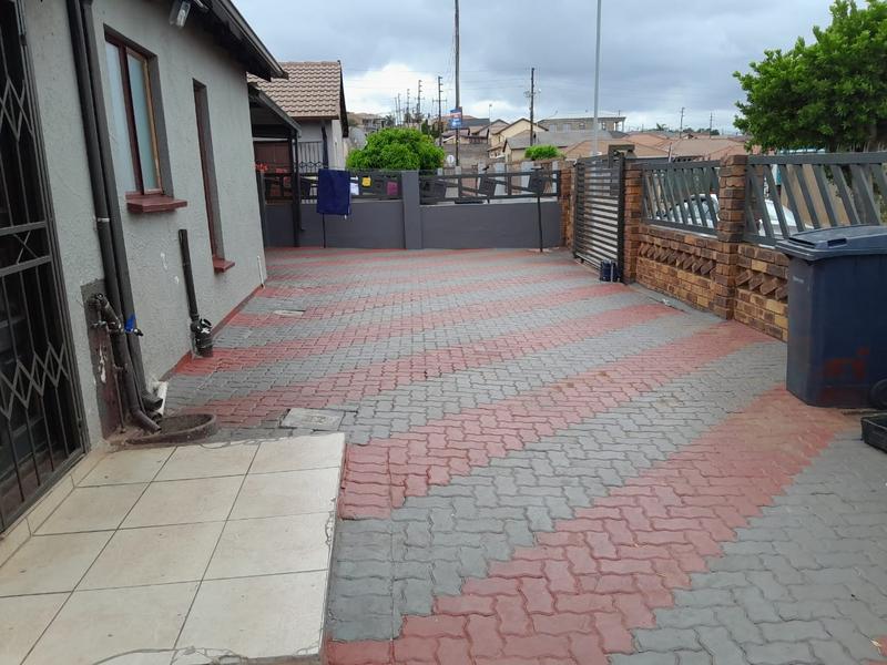 3 Bedroom Property for Sale in Lotus Gardens Gauteng