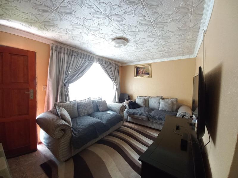 2 Bedroom Property for Sale in Etwatwa Gauteng