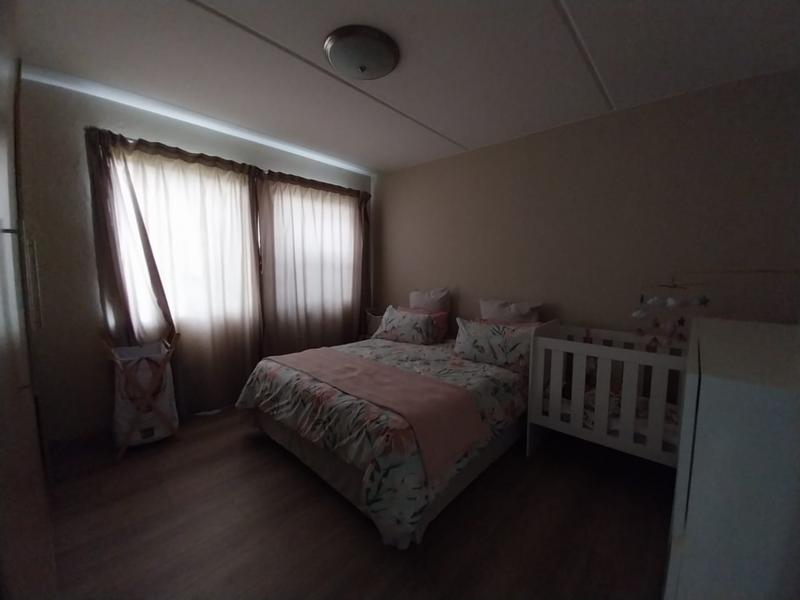 To Let 2 Bedroom Property for Rent in Constantia Kloof Gauteng