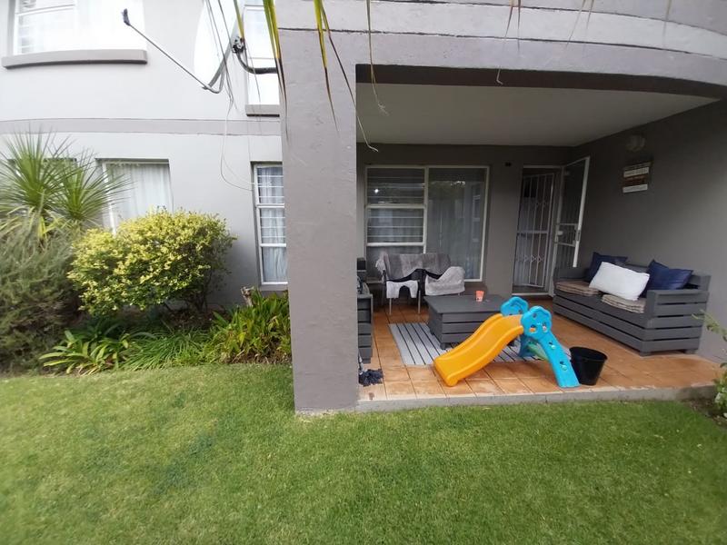 To Let 2 Bedroom Property for Rent in Constantia Kloof Gauteng