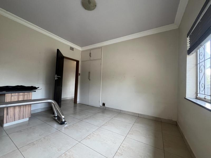 To Let 5 Bedroom Property for Rent in Queenswood Gauteng