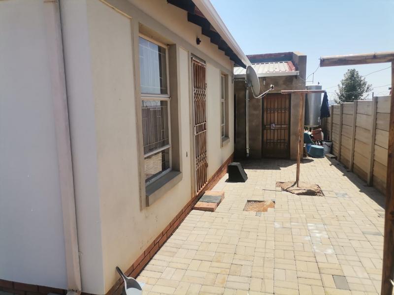 To Let 2 Bedroom Property for Rent in Rosslyn Gauteng