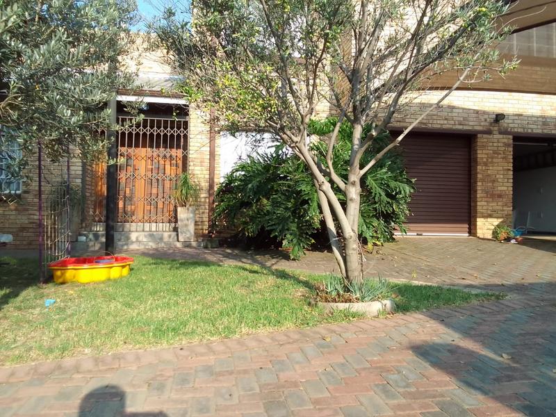 3 Bedroom Property for Sale in Mantevrede Gauteng