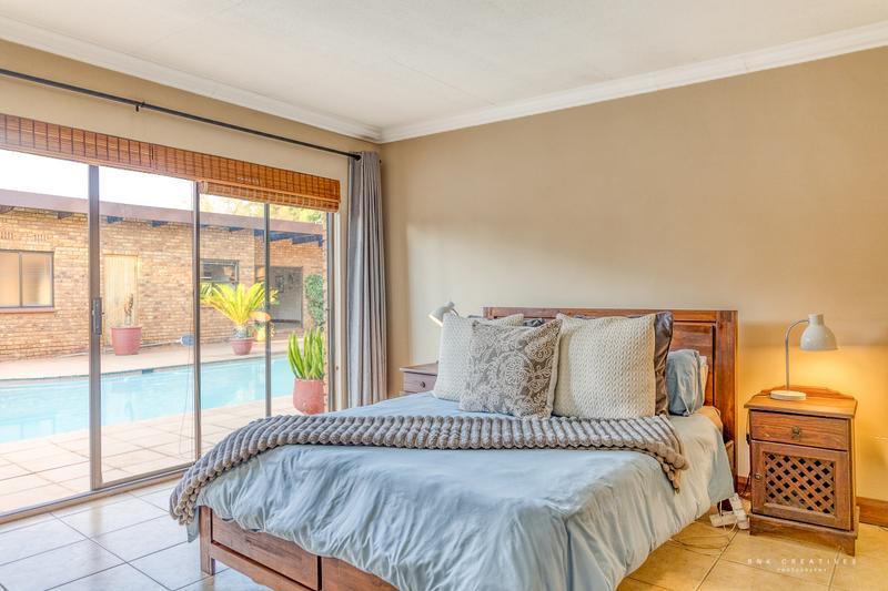 5 Bedroom Property for Sale in Ruimsig Gauteng