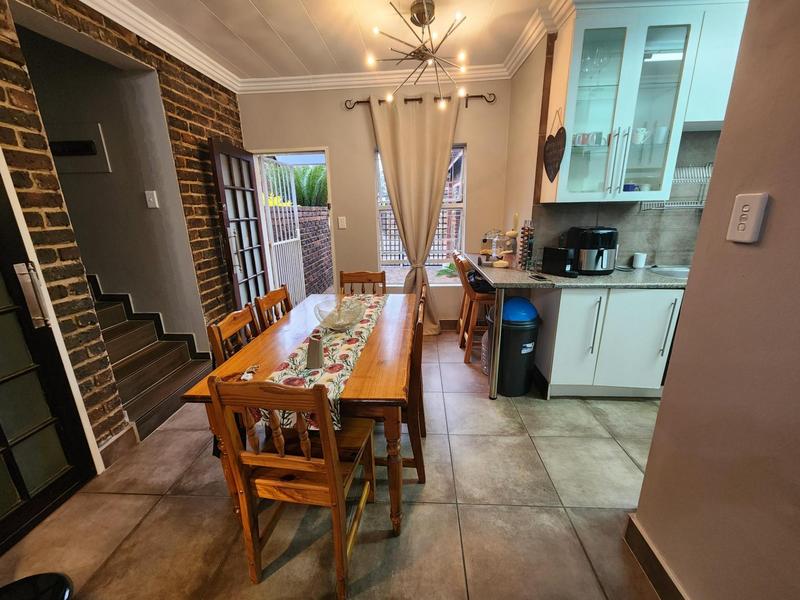 1 Bedroom Property for Sale in Pierre Van Ryneveld Gauteng