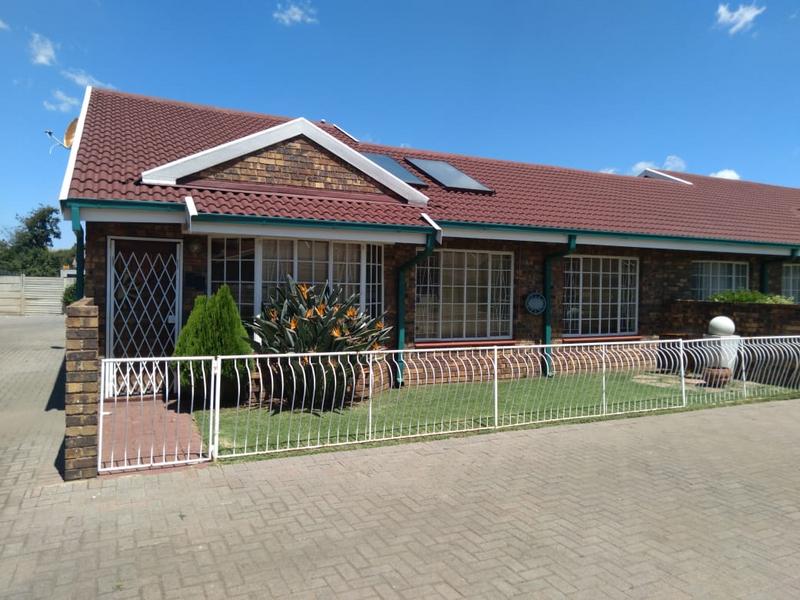 2 Bedroom Property for Sale in Three Rivers East Gauteng