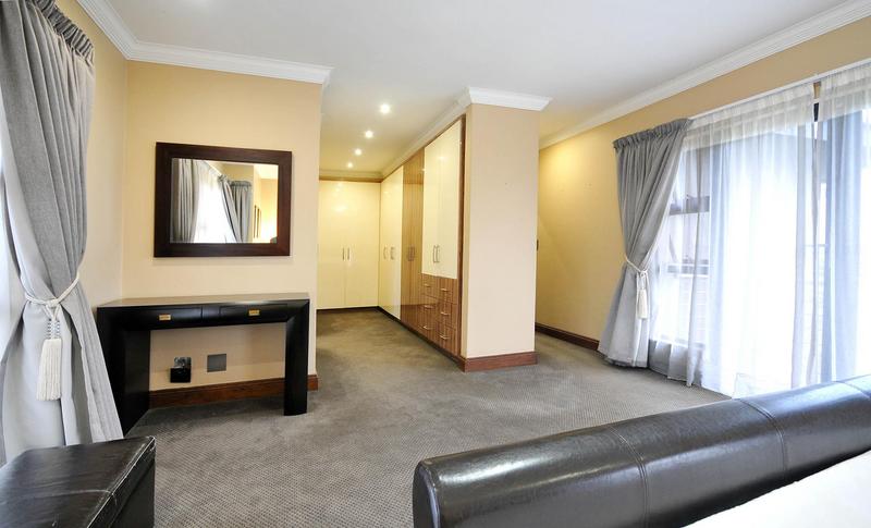5 Bedroom Property for Sale in Zwavelpoort Gauteng