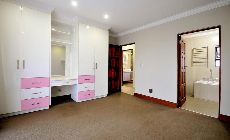 5 Bedroom Property for Sale in Zwavelpoort Gauteng