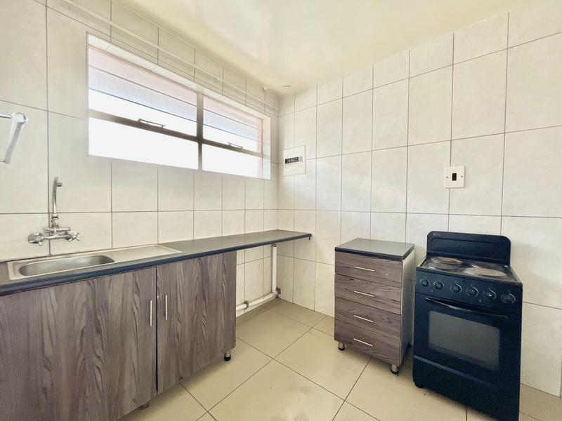 To Let 2 Bedroom Property for Rent in Florida Lake Gauteng