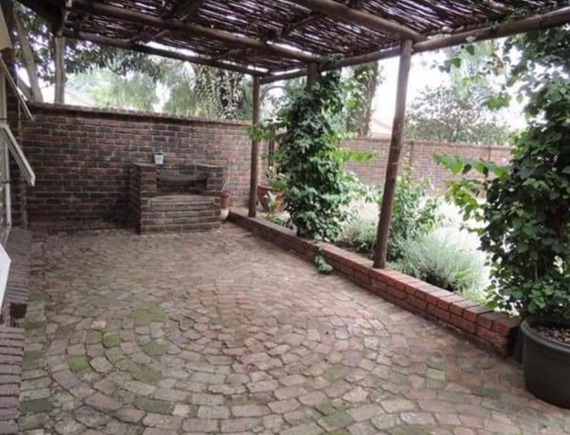 2 Bedroom Property for Sale in Lodeyko Gauteng