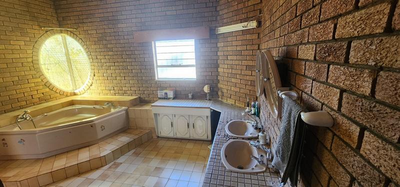 5 Bedroom Property for Sale in Ooster A H Gauteng