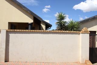 To Let 3 Bedroom Property for Rent in Kagiso Gauteng
