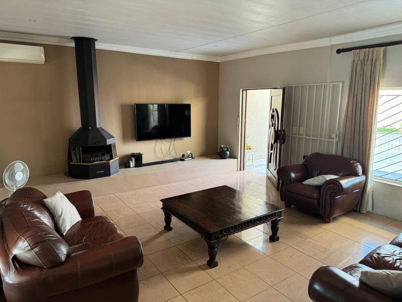 5 Bedroom Property for Sale in Heuweloord Gauteng