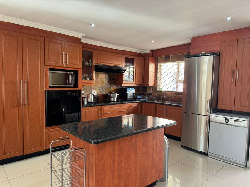 5 Bedroom Property for Sale in Heuweloord Gauteng