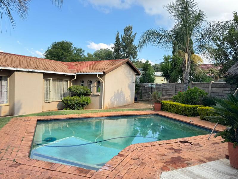 5 Bedroom Property for Sale in Heuweloord Gauteng