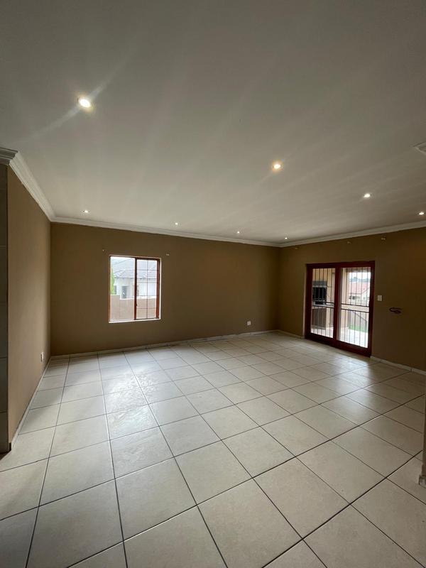 To Let 3 Bedroom Property for Rent in Thatchfield Gauteng