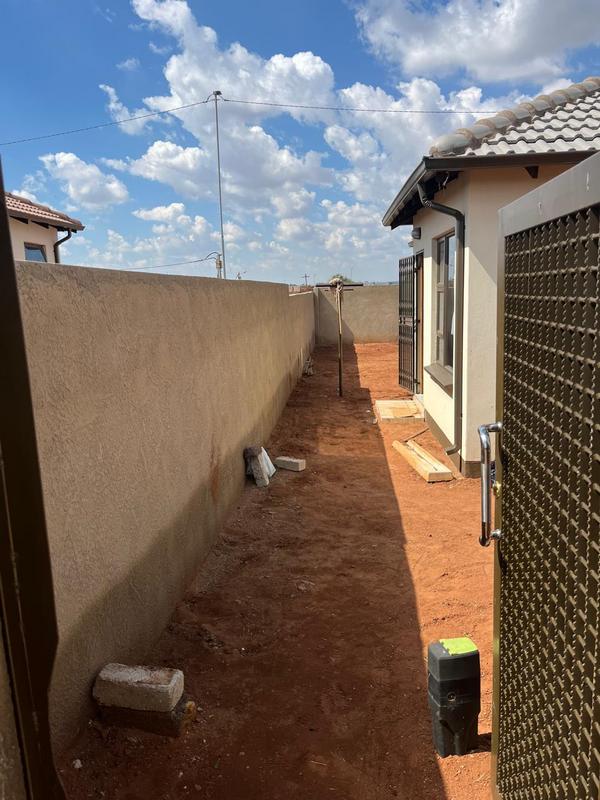 To Let 3 Bedroom Property for Rent in Lufhereng Gauteng
