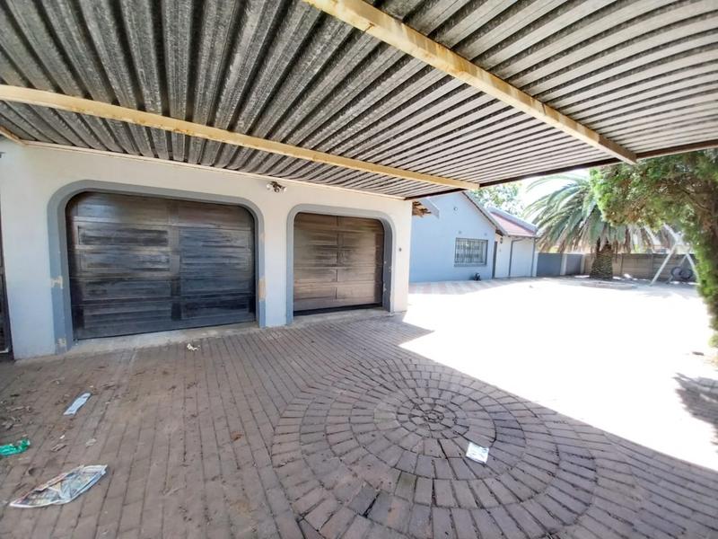 4 Bedroom Property for Sale in Crystal Park Gauteng