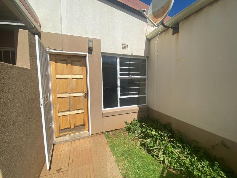 To Let 3 Bedroom Property for Rent in Ridgeway Gauteng