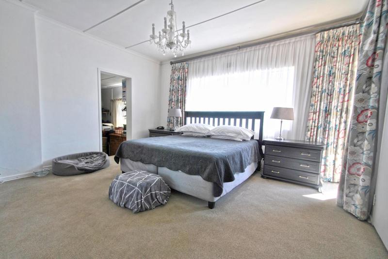 5 Bedroom Property for Sale in Mondeor Gauteng