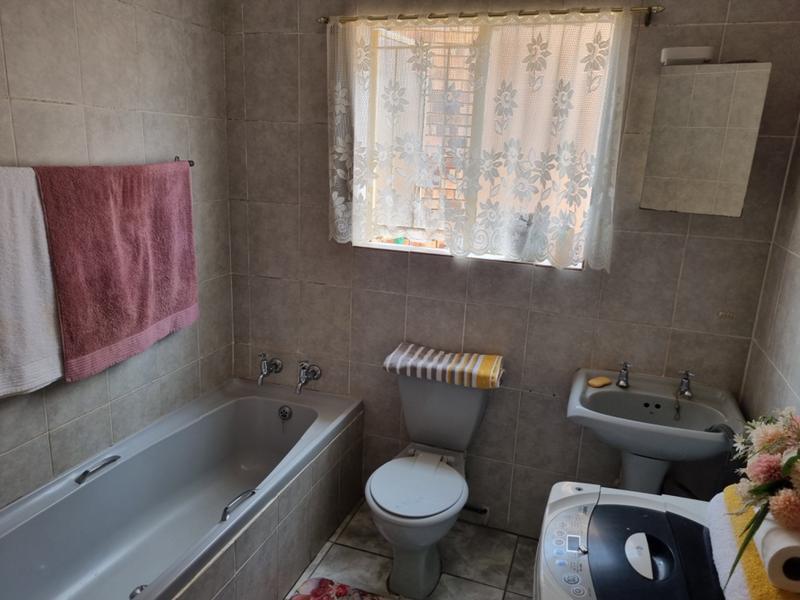 To Let 2 Bedroom Property for Rent in Discovery Gauteng