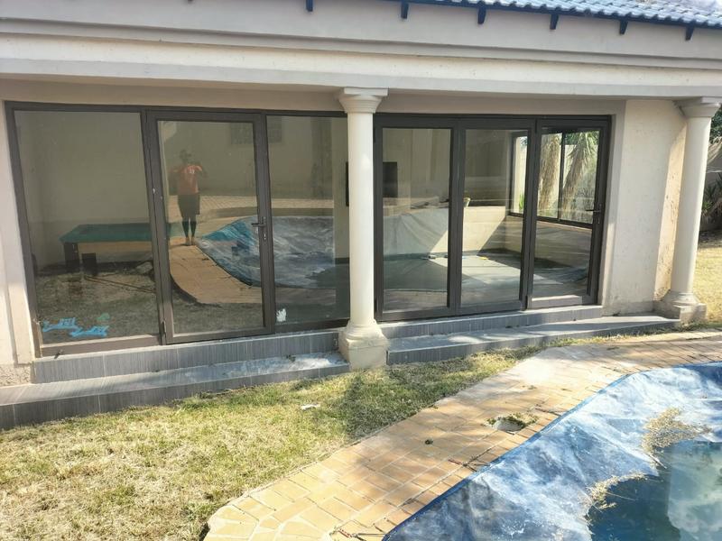 To Let 6 Bedroom Property for Rent in Vorna Valley Gauteng