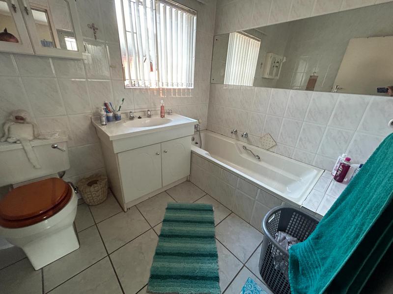 2 Bedroom Property for Sale in Rooihuiskraal Gauteng