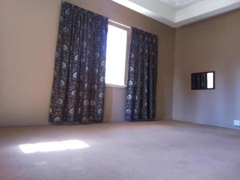 5 Bedroom Property for Sale in Unitas Park Gauteng