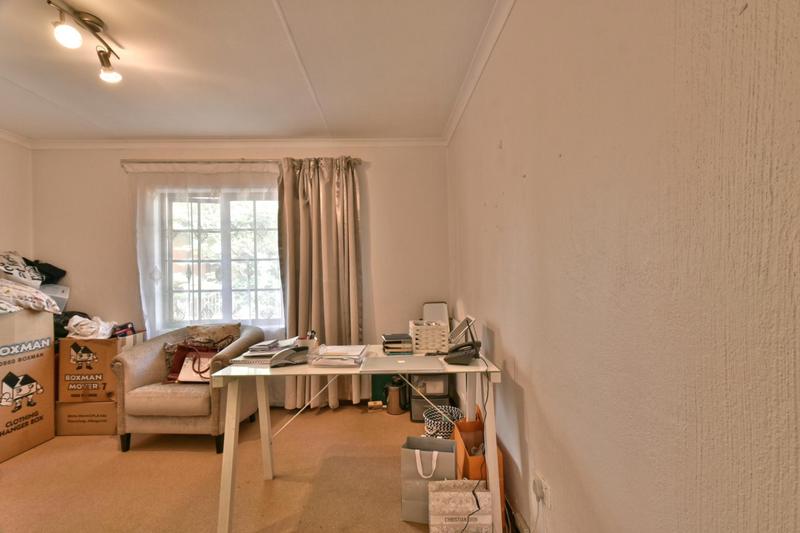 2 Bedroom Property for Sale in Benmore Gardens Gauteng