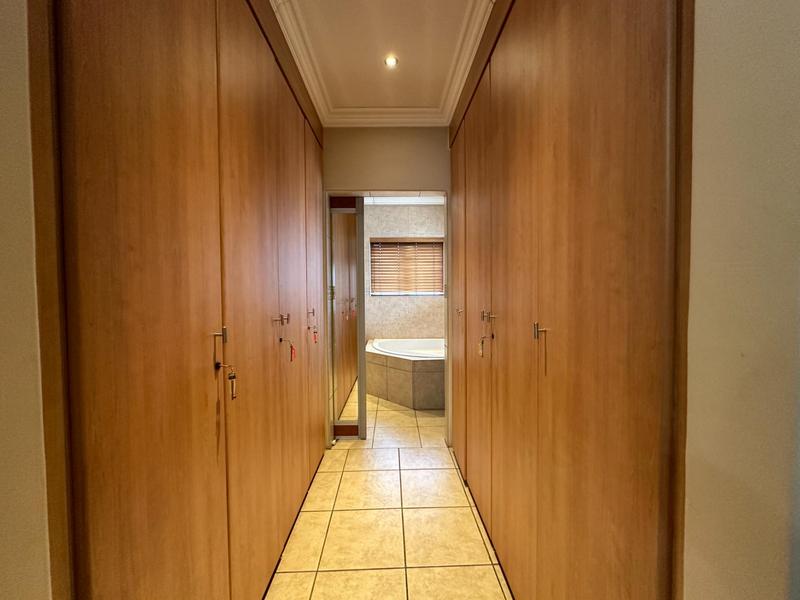 To Let 4 Bedroom Property for Rent in Midfield Estate Gauteng