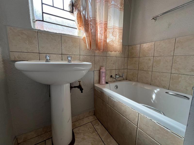 4 Bedroom Property for Sale in Lotus Gardens Gauteng