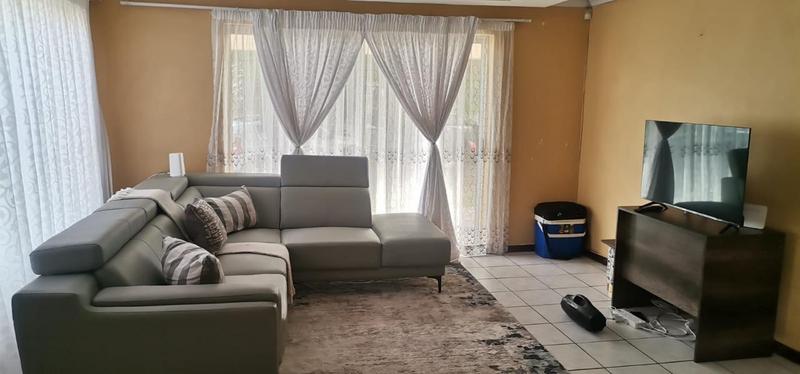 To Let 2 Bedroom Property for Rent in Lombardy East Gauteng