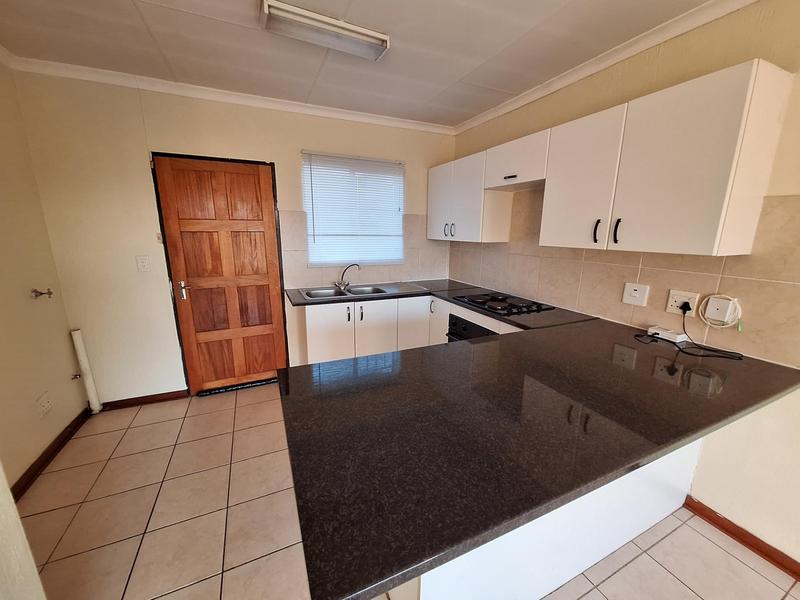 To Let 2 Bedroom Property for Rent in Heuwelsig Estate Gauteng