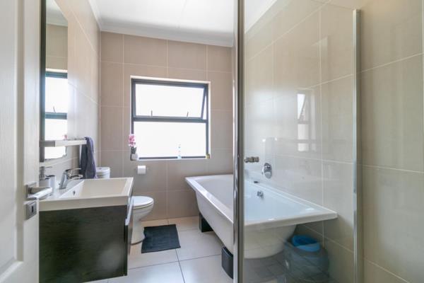 To Let 2 Bedroom Property for Rent in Fourways Gauteng