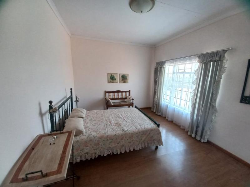 5 Bedroom Property for Sale in Haakdoornlaagte AH Gauteng
