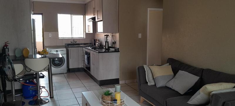 To Let 2 Bedroom Property for Rent in Thatchfield Gauteng