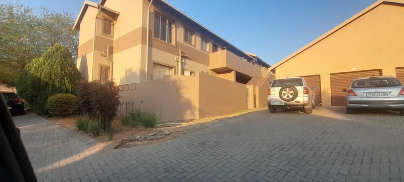 To Let 2 Bedroom Property for Rent in Thatchfield Gauteng